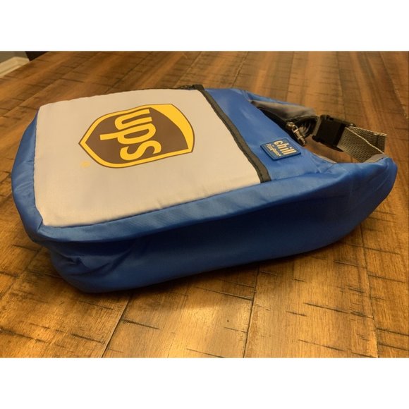 Chill by flexifreeze ups lunch Bag Foil Lined With Buckle Strap 8x9x3inches - Picture 2 of 5